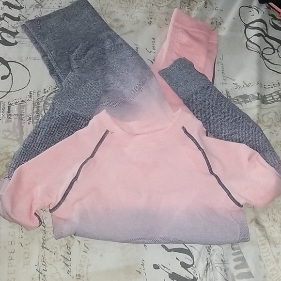 Seamless 2 piece set - Picture 2 of 3